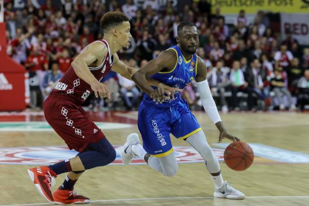 且对执教环 且对执教环